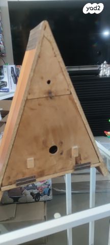 שעון עומד על רהיט לאספנות