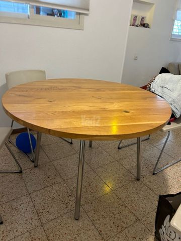 שולחן אוכל מעץ