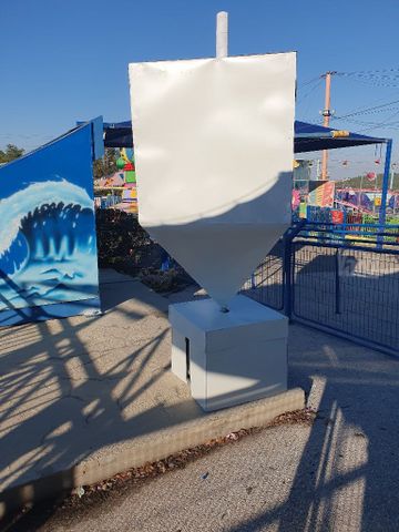 סביבון ענק בגובה 2.5 מטר