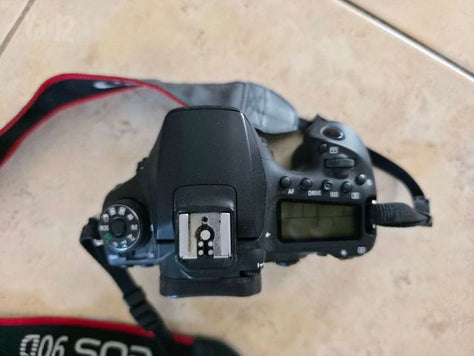 Canon 90D