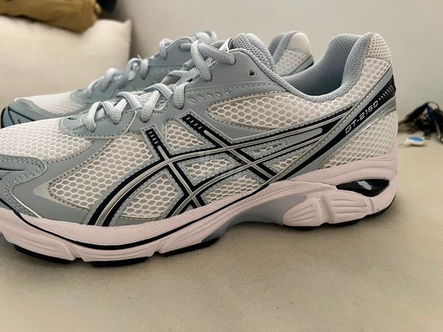 נעלי ASICS