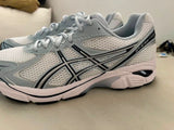 נעלי ASICS