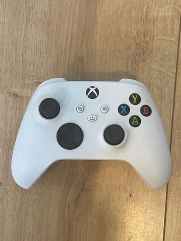 במצב מעולה Xbox one s+ שלט