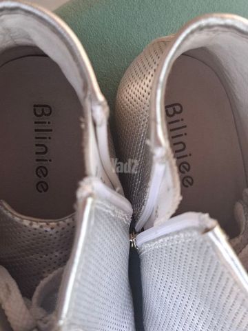 נעליים כסופות של BILINIEE