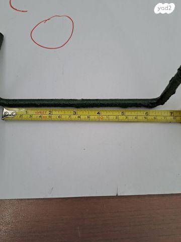 מתלה מעקה לאדנית