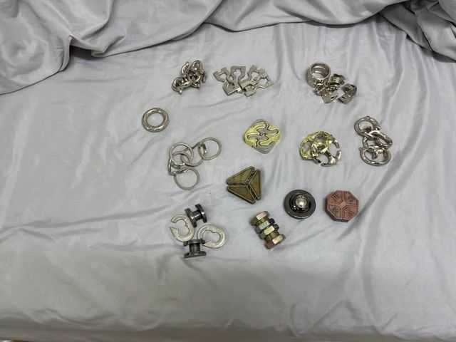 Hanayama HUZZLE
