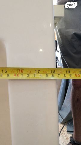 כיור עם משטח