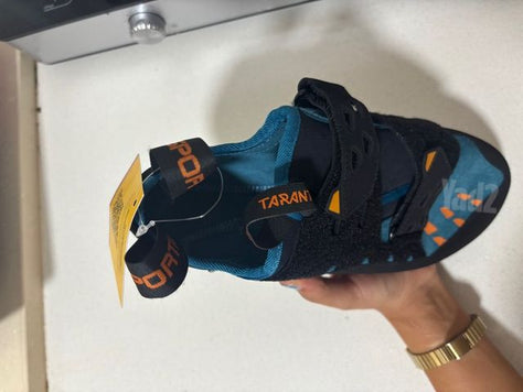 נעלי טיפוס climbing shoes