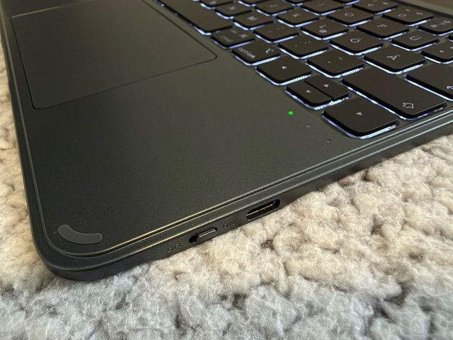 iPad Pro 11 ESR M4/M5 Keyboard