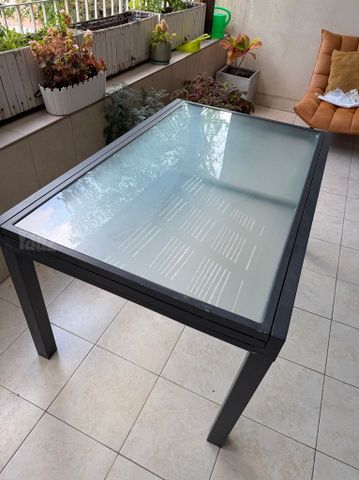 שולחן אוכל