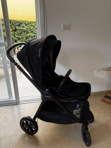 עגלה Nuna triv next