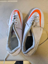 נעלי כדורגל
