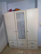 ארון לחדר נוער