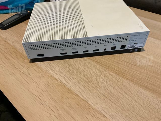 Xbox One S- Launch Edition 2TB