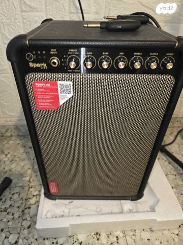 גיטרה חשמלית שמאלית