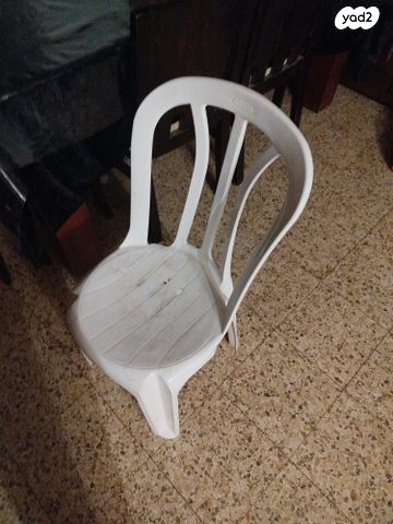 7. כסאות