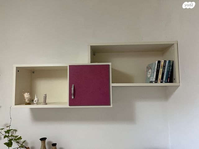 שולחן וכוננית