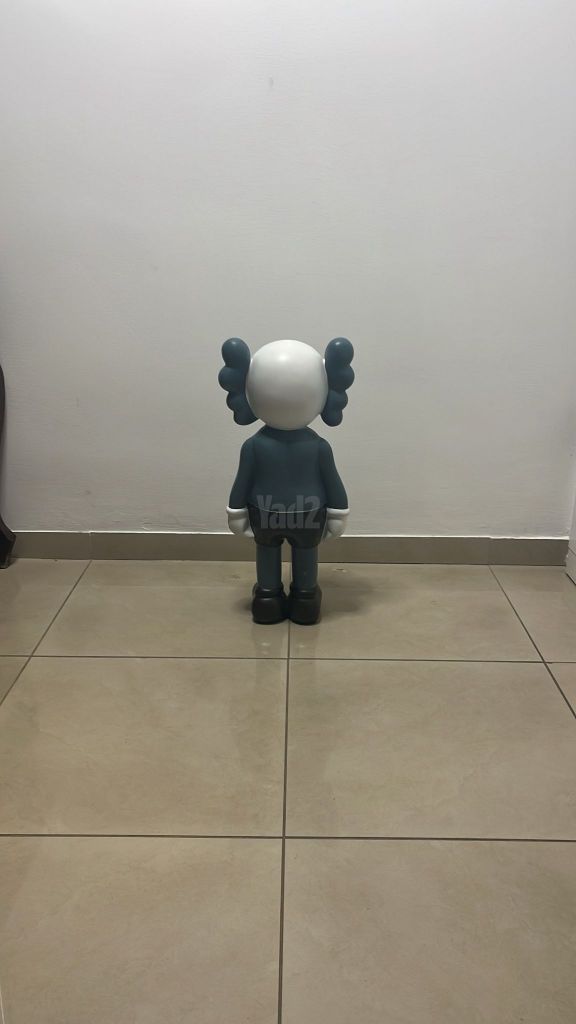 בובת KAWS