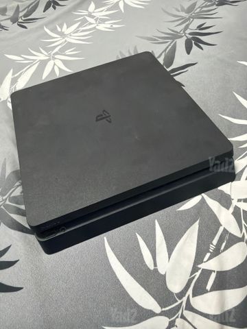 סוני 4 + 2 שלטים + GTA PE