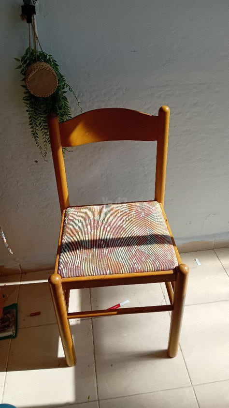 6 כיסאות עץ