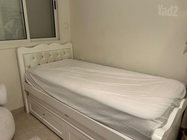מיטת ילדה.