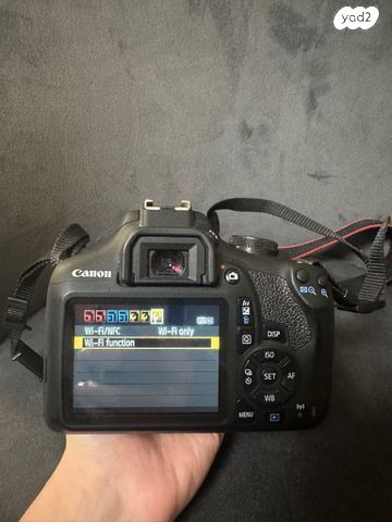 מצלמה של Canon דגם EOS 2000D