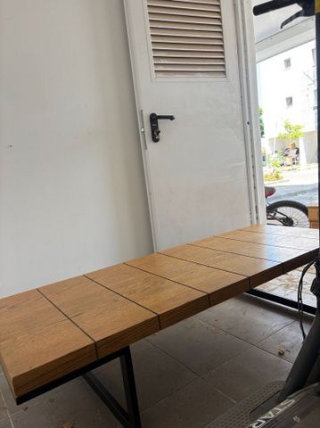 מזנון מעץ מלא