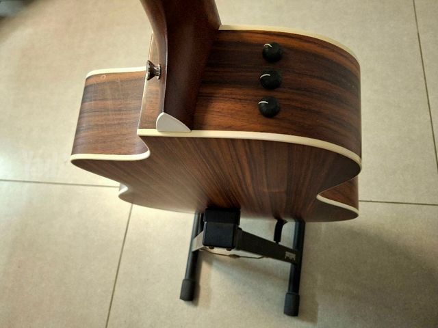 Taylor 214ce
