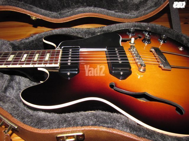 Gibson Memphis ES-390 with P-