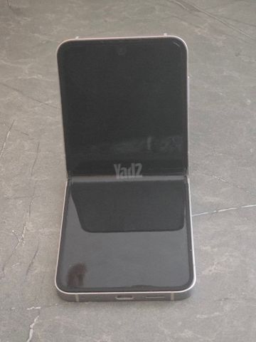 Sumsng Z flip 6
