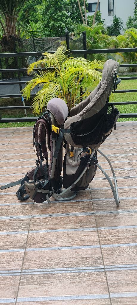 מנשא טיולים Deuter