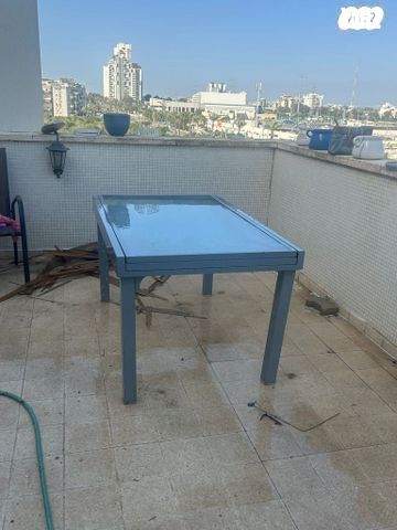 שולחן זכוכית
