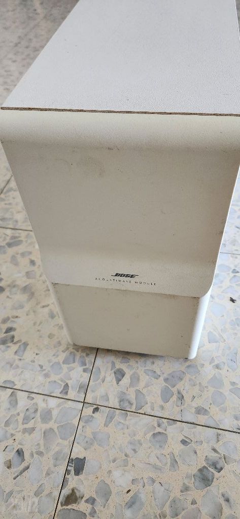 סאבוופר BOSE לבן