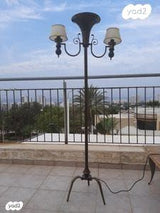 עמוד תאורה עתיק. מנחושת.