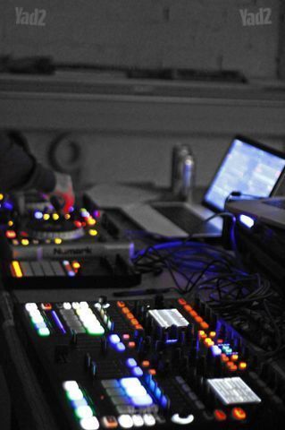 קונטרולר DJ TRAKTOR S8