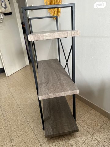 מדפים מעץ