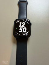 Apple Watch 8 בצבע שחור