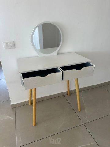 שולחן איפור