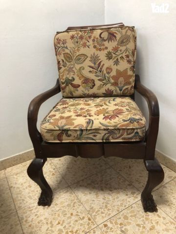 כסא עץ קלאסי