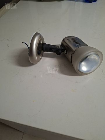 מנורת קריאה מתכווננת