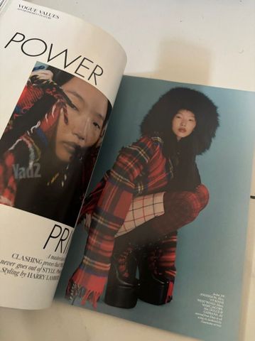 מגזין אופנה VOGUE