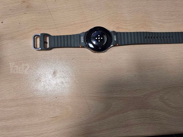 Galaxy watch 7 44mm.  Esim