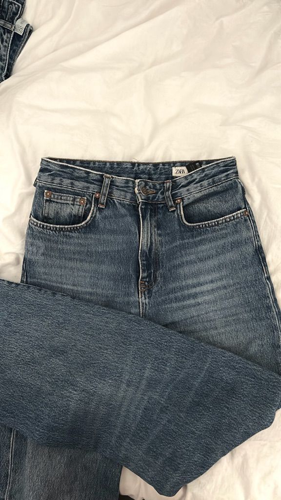 גינס של zara