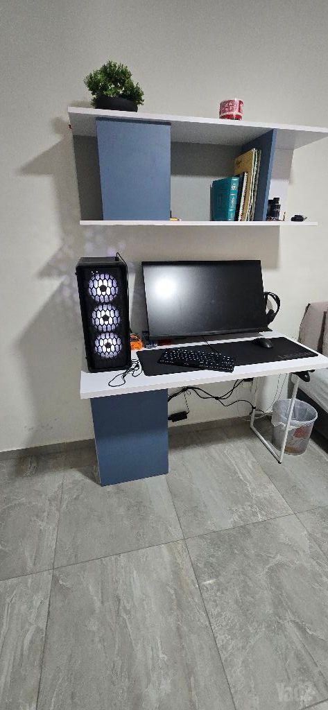 שולחן ומדף תואם
