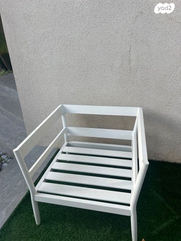 כסאות חוץ
