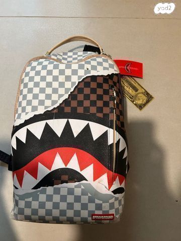 תיק של SPRAYGROUND גמיש במחיר