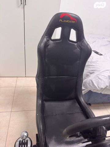 סימולטור נהיגהthrustmaster