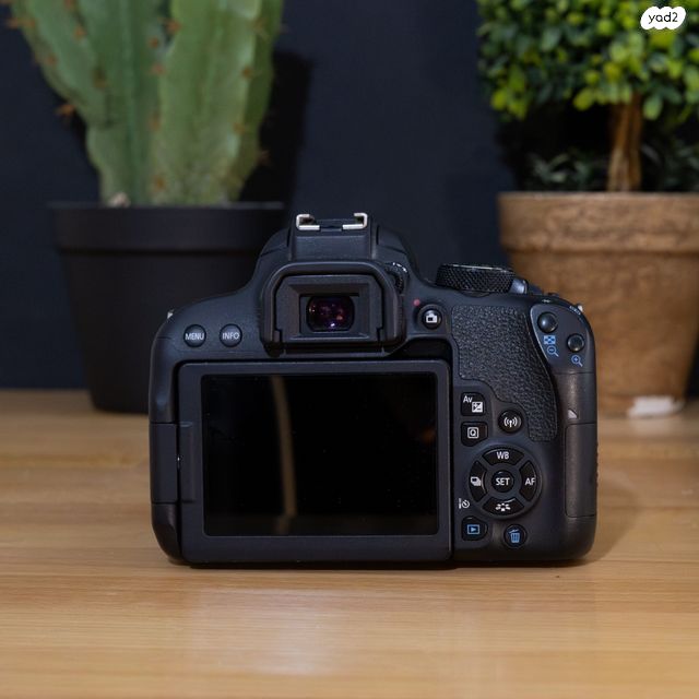 Canon EOS 800D + שתי עדשות