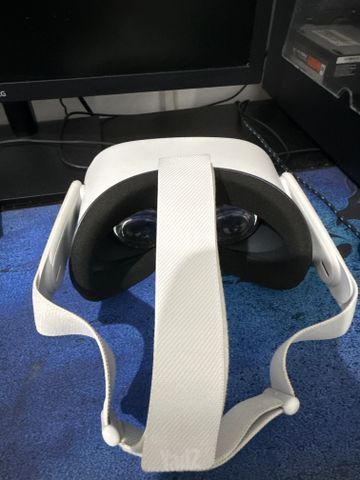 Meta Quest 2 VR שתי שלטים