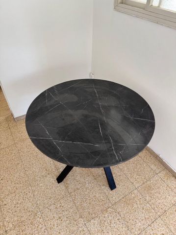 שולחן עגול